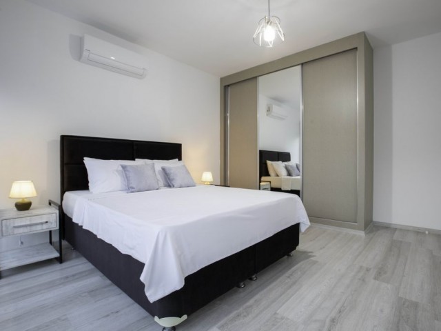 Aşağı Girne Farabi Sokağına Yakin Bölgede Elite Rezidansta Satılık 80 m2 /2+1 Çatı Katı Dairesi 225.000 STG/+905391132605 - Fotoğraf 2