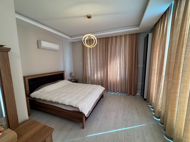 Girne Laptada Denize Yakın Dağ ve Deniz Manzaralı Özel Havuzlu, Spor Odası,Jakuzii ve Geniş Bahçe Alanı İle 3+1 Satılık Full Yeni Eşyalı Villa - Fotoğraf 2