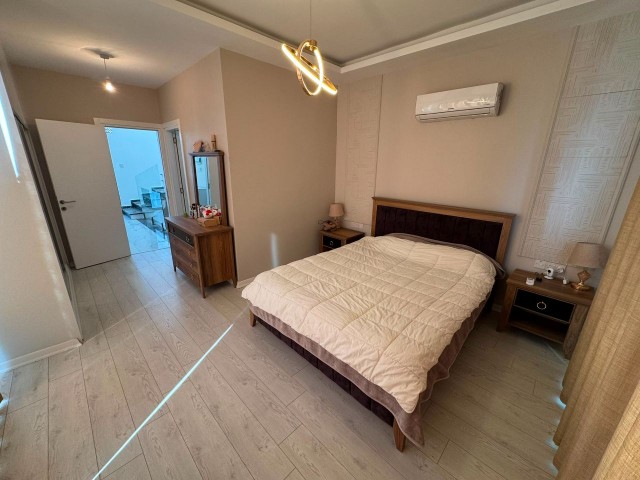 Girne Laptada Denize Yakın Dağ ve Deniz Manzaralı Özel Havuzlu, Spor Odası,Jakuzii ve Geniş Bahçe Alanı İle 3+1 Satılık Full Yeni Eşyalı Villa - Fotoğraf 3