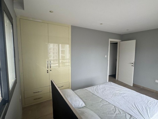 LEFKOSA  Yenişehir  Atatturk Caddesi .Turk Belediyeye Yakin Satilik 85 m2 TURK TAPULU  1+1 Daire 95.000 STG/+905391132605