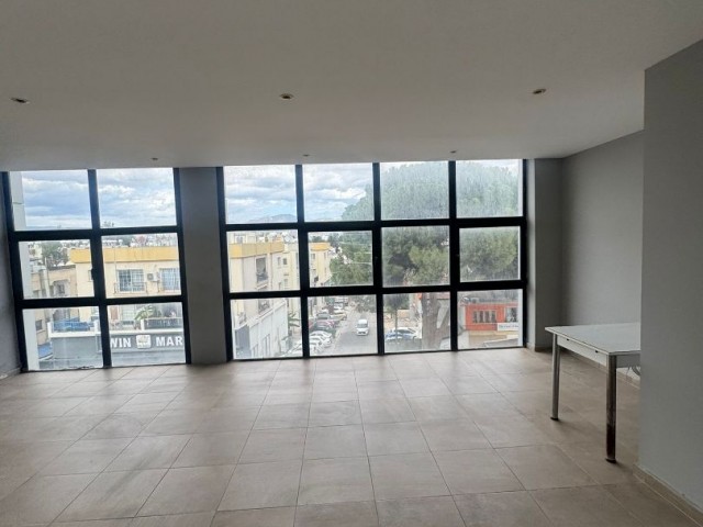 LEFKOSA Yenişehir Atatturk Caddesi .Turk Belediyeye Yakin Satilik 85 m2 TURK TAPULU 1+1 Daire 95.000 STG/+905391132605 - Fotoğraf 2
