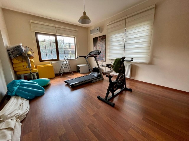 Girne Çatalköy Bölgesinde 1 Donum Arsanın İçerisinde 6+2 Satılık Villa - Fotoğraf 2