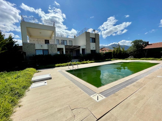 Girne Çatalköy Bölgesinde 1 Donum Arsanın İçerisinde 6+2 Satılık Villa - Fotoğraf 3