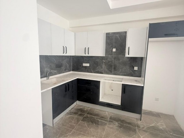 Lefkoşa HAMITKOY  Stadionu Yakin Bolgede Satılık 90 m2 Turk  Tapulu  2+1 Daire 105.000 STG/+905391132605