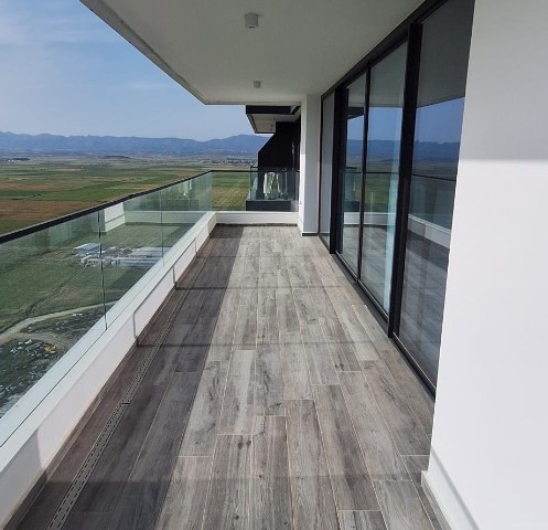 İskele / Grand Sapphire Satılık 2+1 daire ( 24.kat ) - Fotoğraf 1