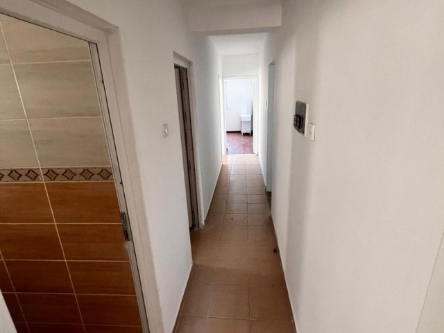 Gazimagusa / Okula Yakın Satilik 3+1 Daire - Fotoğraf 1