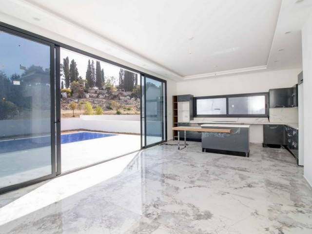 Kıbrıs’ın En Prestijli Bölgesinde Modern ve Şık Yaşam – Özel Havuzlu 3 Yatak Odalı Villa