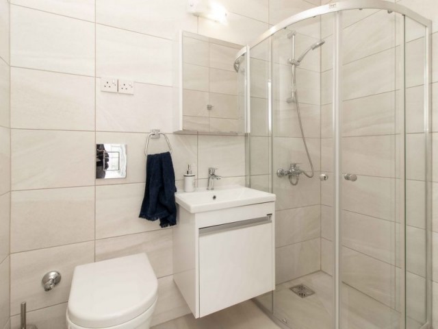 2 yatak odalı ikinci el çatı katı daire + tamamen mobilyalı + 2 ortak yüzme havuzu + restoran + güvenli site