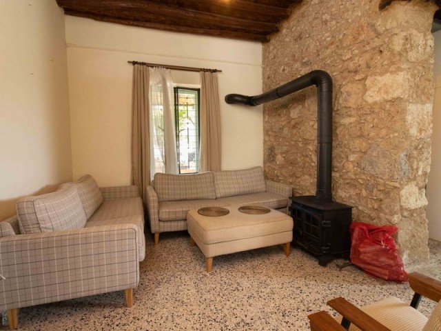 3 yatak odalı ikinci el satış, geleneksel Kıbrıs taş bungalov + özel bahçe, Sahibinin adına tapu, KDV ödenmiş