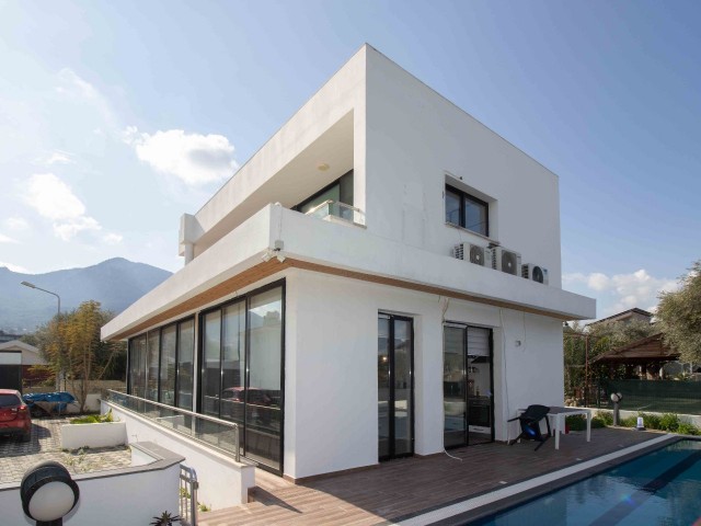 Ozanköy'de 3 Yatak Odalı Havuzlu Modern Villa - Fotoğraf 2