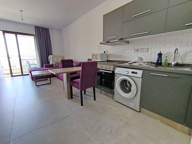 Şık ikinci el katı daire + tam donanımlı + çatı terası + sahil konumu + 4 ortak yüzme havuzu + kapalı ısıtmalı havuz + SPA + spor salonu + beaty center + denize yürüme mesafesi