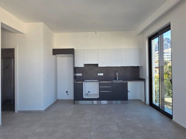 Girne Merkez'de Satılık 2+1 Eşyasız Daire - Fotoğraf 3