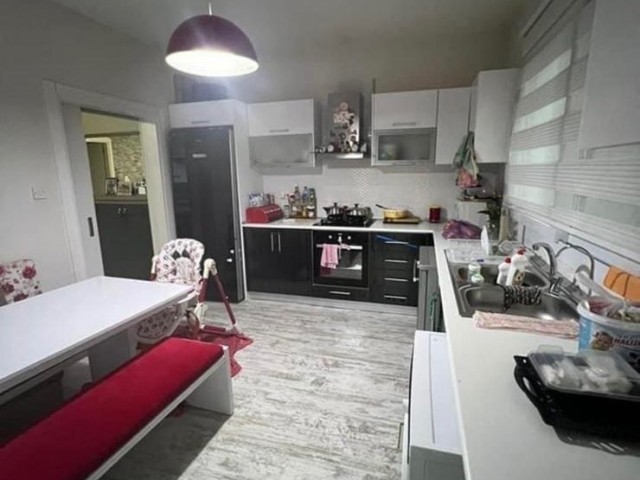 Girne Merkez'de Şehir ve Doğa Manzaralı Satılık 3+1 Daire
