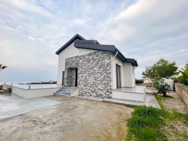 Esentepe Küçükerenköy'de Satılık Denize Sıfır Özel Havuzlu ﻿Villa