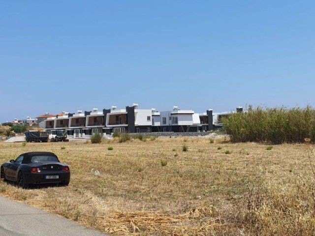 Karşıyaka'da Mükemmel Konumda Satılık Arsa
