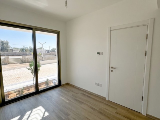 Plaja 10 dakika mesafede bahçeli ve zemin teraslı 69 m² 1+1 daire