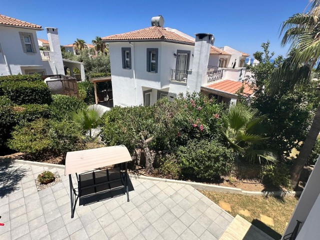 Girne Bellapais'de; Geniş Bahçe ve Teraslı, Prestijli Bir Site İçerisinde, Satılık, 4+1 Villa!
