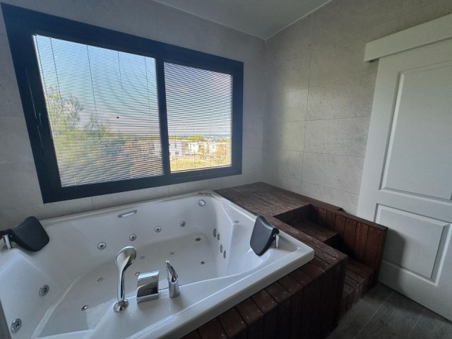 Girne Zeytinlik'de; Özel Havuzlu, Geniş Teraslı, Satılık, 4+1, Sıfır Villa! - Fotoğraf 1