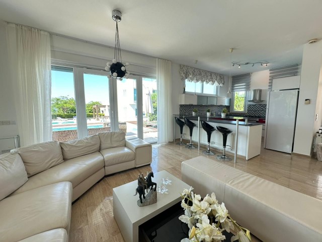 Girne Çatalköy'de Özel Havuzlu, Eşyalı 4+2 Villa Satılık!