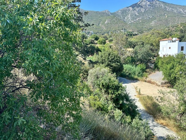 Girne Bellapais'in En Güzel Bölgesinde, Deniz Manzaralı Satılık Arsa! - Fotoğraf 3