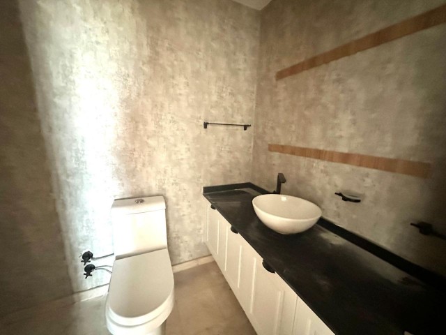 Girne Şehir Merkezinde; Deniz ve Şehir Manzaralı, Satılık, 3+1, Yeni, Daire! - Fotoğraf 3