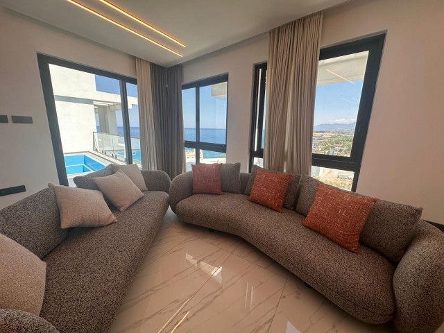 Girne Merkez'de Birinci Sırada Satılık Özel Havuzlu 3+1 Lüks Penthouse - Fotoğraf 1