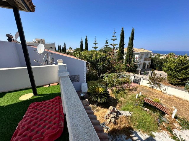 Girne Alsancak'da; Özel Havuzlu, Muhteşem Manzaralı, Teraslı, Satılık 3+1 Bungalow! - Fotoğraf 1