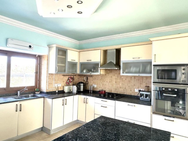 Girne Alsancak'da; Özel Havuzlu, Muhteşem Manzaralı, Teraslı, Satılık 3+1 Bungalow! - Fotoğraf 3