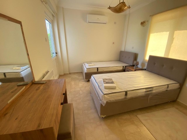 Girne Bellapais'de; Geniş Bahçe ve Teraslı, Prestijli Bir Site İçerisinde, Satılık, 4+1 Villa! - Fotoğraf 2