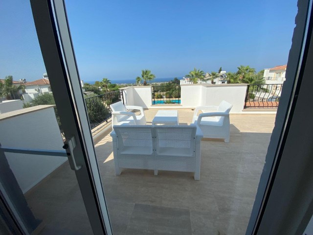 Girne Bellapais'de; Geniş Bahçe ve Teraslı, Prestijli Bir Site İçerisinde, Satılık, 4+1 Villa! - Fotoğraf 3
