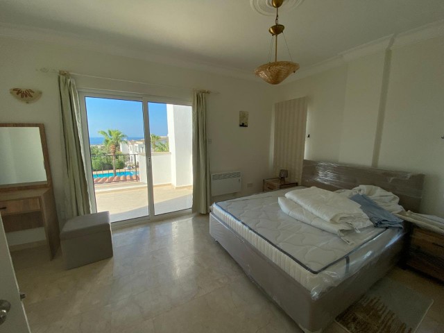 Girne Bellapais'de; Geniş Bahçe ve Teraslı, Prestijli Bir Site İçerisinde, Satılık, 4+1 Villa! - Fotoğraf 4
