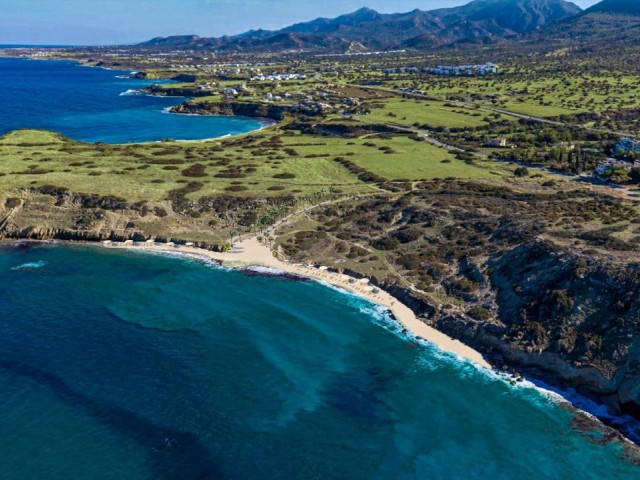 Girne Bahçeli; Ortak Havuzlu Sitede, Denize Yürüme Mesafesinde, Mayıs Teslim 1+1 Bahçeli Daire - Fotoğraf 1
