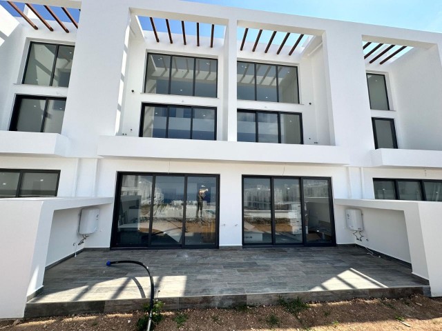 Girne Bahçeli; Ortak Havuzlu Sitede, Denize Yürüme Mesafesinde, Mayıs Teslim 1+1 Bahçeli Daire - Fotoğraf 4