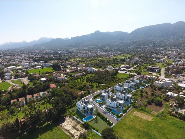 Girne Karaoğlanoğlu; Denize Yürüme Mesafesinde , Dağ Deniz Manzaralı Villa. Ocak 2026 Teslim ! - Fotoğraf 1