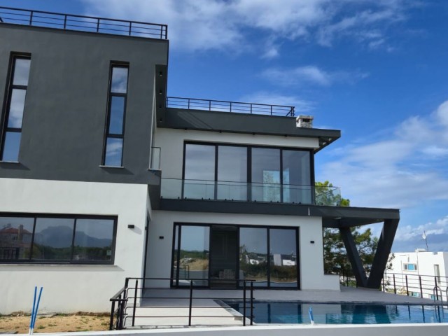 Girne Çatalköy; Denize Yürüme Mesafesinde, Ultra Lüx, 4 Yatak Odalı Villa - Fotoğraf 2