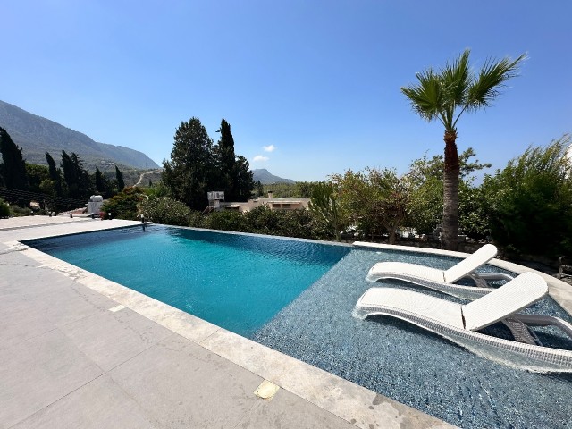 Girne Bellapais; Kolay Lokasyonda, Muhteşem Dağ Deniz Manzaralı, 3+2 Villa - Fotoğraf 1