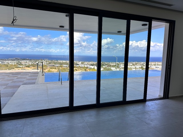 Girne Karmi; Panoramik Manzaralı, Prestijli Villa. Denize Karşı Uyanın ! - Fotoğraf 2