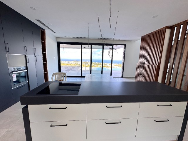 Girne Karmi; Panoramik Manzaralı, Prestijli Villa. Denize Karşı Uyanın ! - Fotoğraf 3