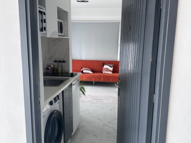 Girne Aşağı'da Satılık Ful Eşyalı 1+1 Daire - Şehir Manzaralı