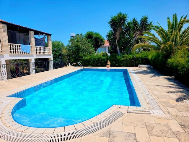 SATILIK GİRNE/YEŞİLTEPE  1800M2 ARSA İÇİNDE 190 M2 3+1 VILLA