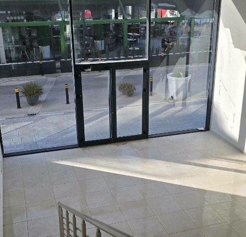 💼 Tek Yetkili 💼hazır Kiracılı Satılık | Mağusa Merkez – Karakol Bölgesi 📍 Caddem Projesi'nde Prestijli Ticari Ofis🏢 - Fotoğraf 1