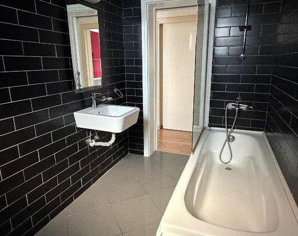 🚨 Lefkoşa Yenişehir’de Kaçırılmayacak Fırsat! 🚨 🏡 145 M² • Türk Malı • Full Eşyalı 125.000stg - Fotoğraf 2