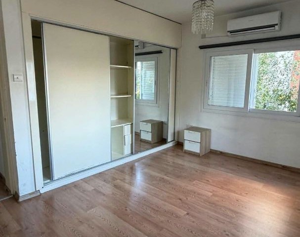 🚨 Lefkoşa Yenişehir’de Kaçırılmayacak Fırsat! 🚨 🏡 145 M² • Türk Malı • Full Eşyalı 125.000stg - Fotoğraf 4