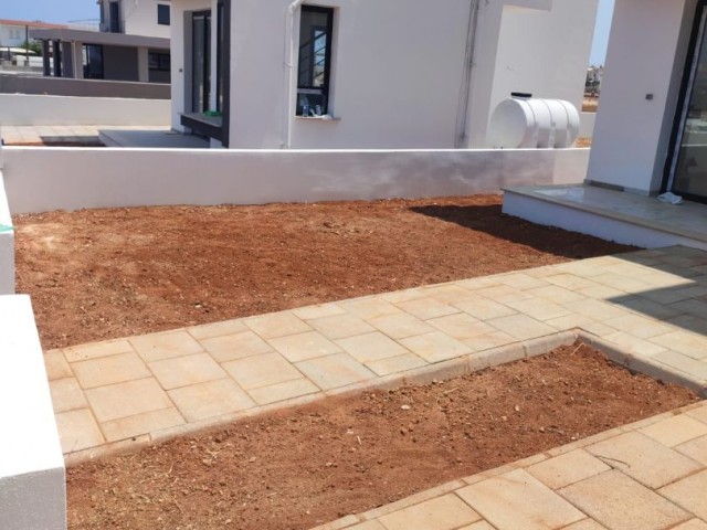 SATILIK İSKELE BÖLGESİ 2 ADET  110 m2 KAPALI ALAN 110 m2  BAHÇE ALANLI 3+1 TRİPLEX VİLLA