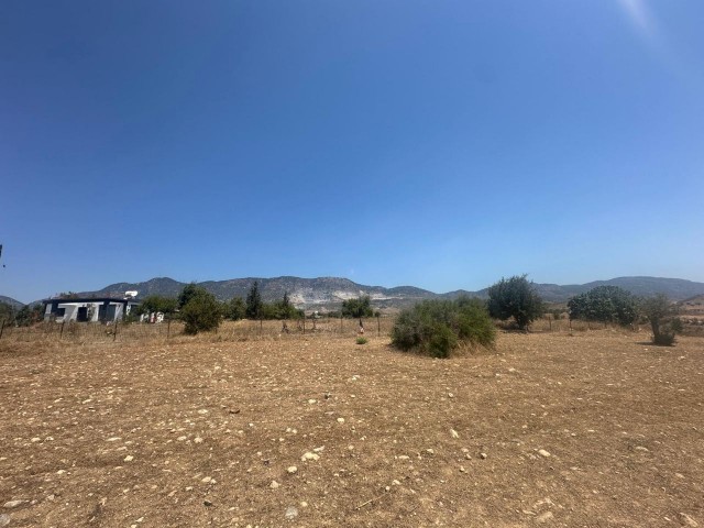 Girne Şirinevler'de Dağ Manzaralı, 6161 m² Satılık Tarla! 4.5 dönüm !