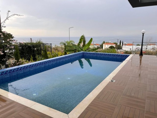 ESENTEPE BÖLGESİNDE DENİZ MANZARALI 3+1 VİLLA
