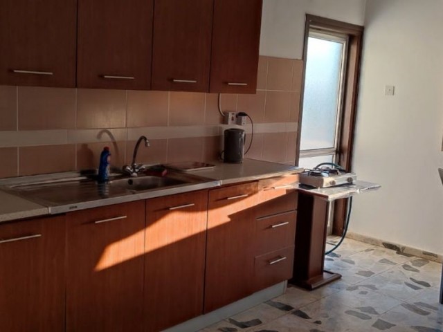 Gazimağusa Yeniboğaziçinde Çok İyi Konumda Komple Apartman Dairesi - Fotoğraf 1