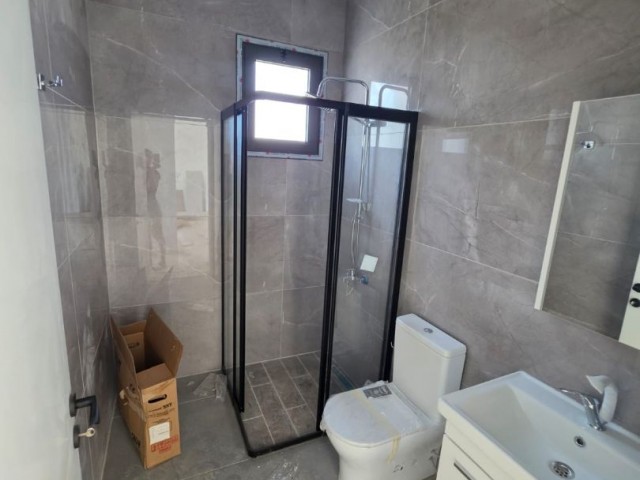 Magusa Canakkale Bolgesınde 2+1 Satılık Daıre 1/2 Aya Teslımdır. 85 M2 85.000 £ 5 Katlı Bina Asansörlü Cıty Mall Avm Ye 5 Dk Mesafede Esdeger Koçan Esyasız Olarak Satılıktır. Asansorlu Genıs Ferah Daırelerden Son 3 Adet 2.katta 1 Tane 4.katta 2 Adet Mevcut Yagmur Sergenc 05338315976 - Fotoğraf 2