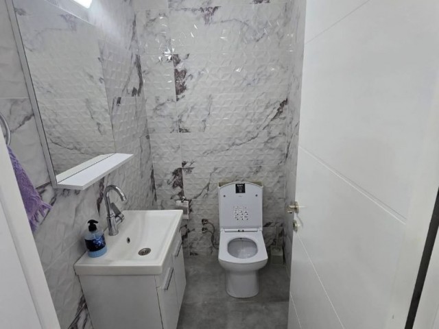 Magusa Canakkale Bolgesınde Merkezı Konumda Satılık 67,5 M2 Sendelı Dukkan 125,000 £ Wc + Mutfak - Fotoğraf 2