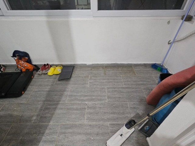 Mağusa/kent plus güvercinlik kavşağında 2+1 zemin katta satılık daire eşyasız olarak satılıktır. FİYAT 70,000 £ - Fotoğraf 1
